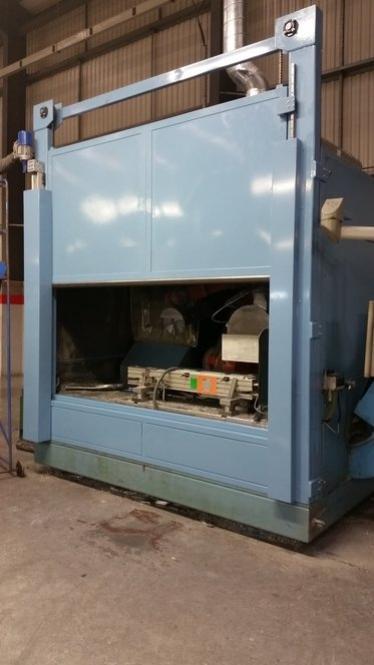 Rise and fall doors for robot guarding