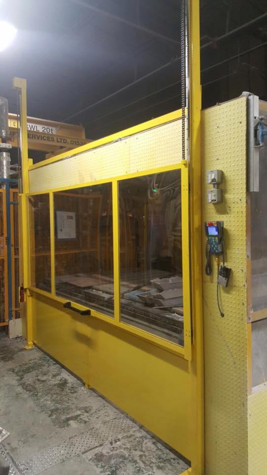 Rise and fall safety screen 