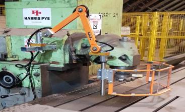 {Adjustable Safety Guard for Universal Mills }